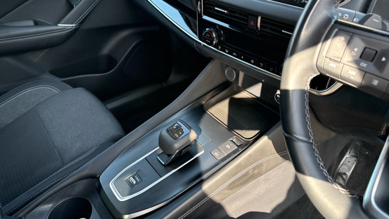 Nissan Qashqai 1.3 DiG-T MH 158 N-Connecta 5dr Xtronic Petrol Hatchback